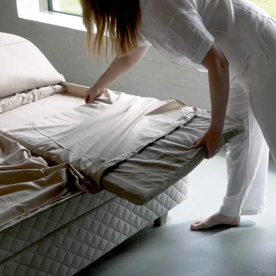 Both Duxiana and Vispring offer a range of firmness options, but the approach to customisation differs. Vispring mattresses typically come with four coil tensions: soft, medium, firm, and extra firm. You can even customise the firmness on each side of the bed within one grade of difference to suit the preferences of each sleeper. However, Vispring mattresses are generally known for their firmer feel, which may be preferred by those who enjoy a more substantial, supportive sleep surface.

Duxiana, on the other hand, offers highly customisable support with their interchangeable spring cassettes, allowing sleepers to adjust the mattress to their exact firmness preferences. This is ideal for people who want personalised comfort based on their sleeping position and body shape, or those with a partner with different needs.  The foundation of every DUX Bed is a unique responsive continuous spring system that is unparalleled in the bedding industry. This offers dynamic support along every point of the body.